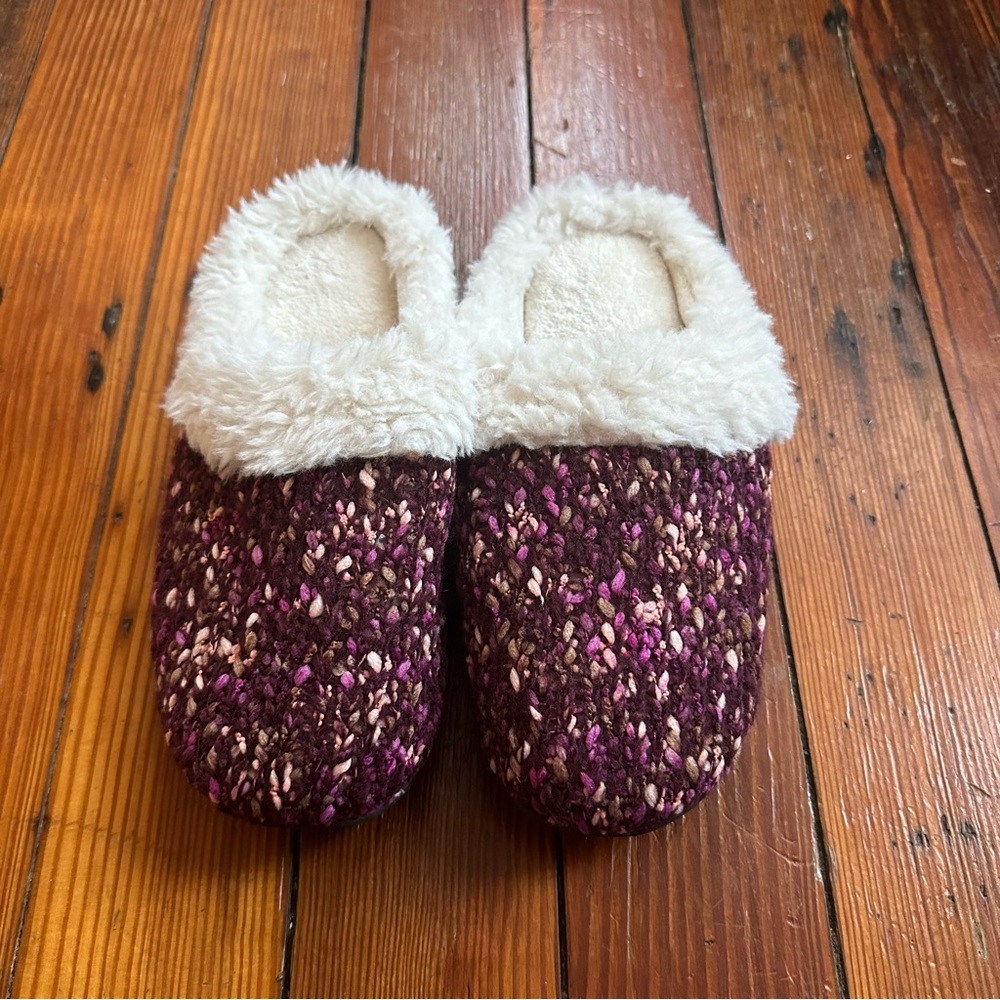 Isotoner Memory Foam slippers in Henna 7.5-8